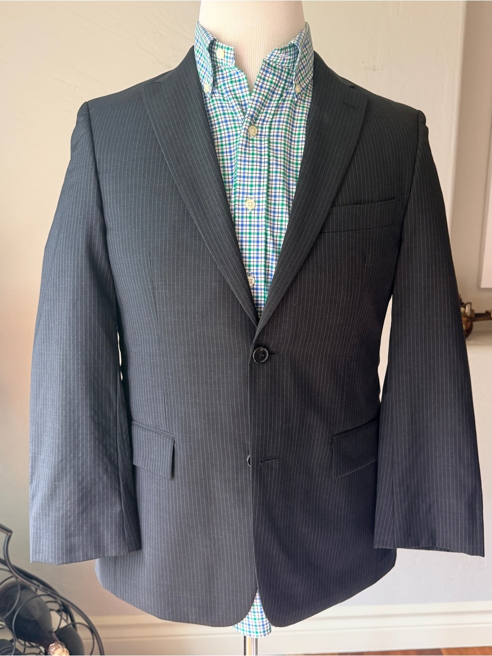 Hugo Boss Men's Charcoal Gray Pinstripe Wool Two Buttons Sport Coat Size 36S